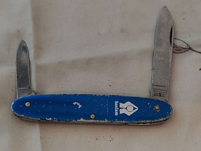 POCKET KNIFE: Victorinox Switzerland Stainless Rostfrei Blue Pocket Knife - Sanlam