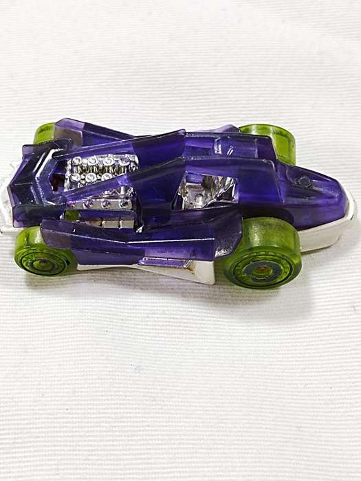 2011 HOT WHEELS DIRTY OUTLAW T9714 PURPLE DIECAST 2 3/4` CAR W/ GREEN TIRES