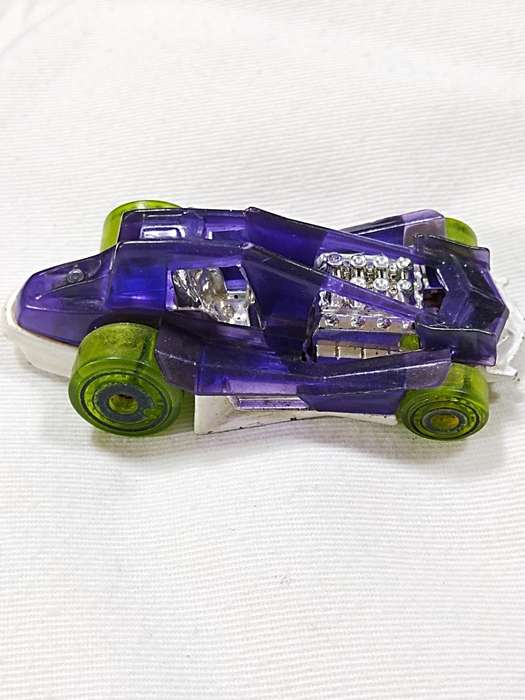 2011 HOT WHEELS DIRTY OUTLAW T9714 PURPLE DIECAST 2 3/4` CAR W/ GREEN TIRES
