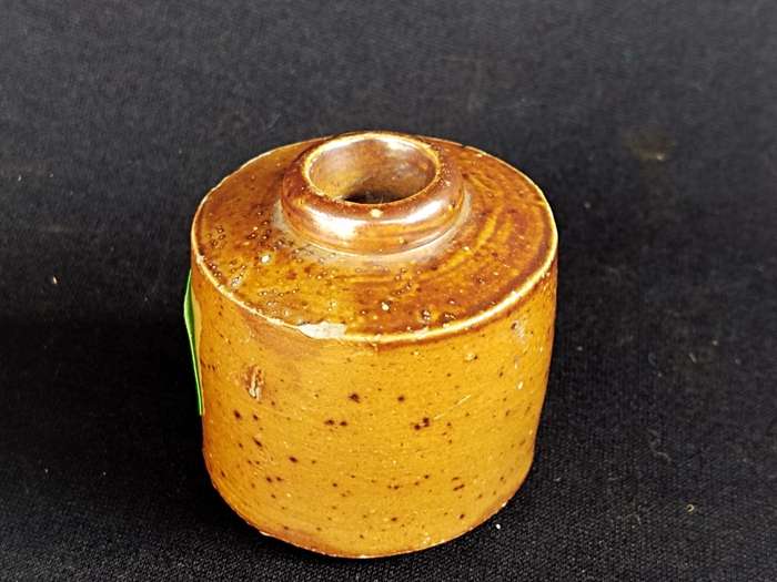 Pottery ink bottle