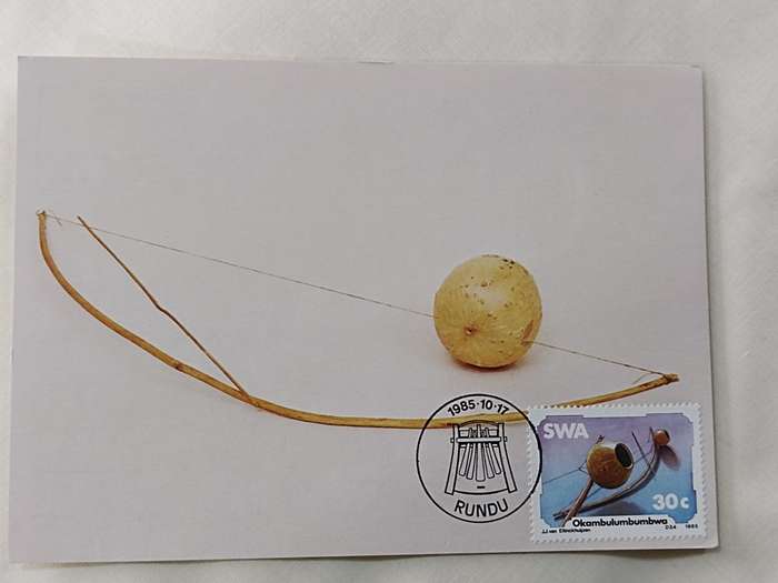 Postcard: Inheemse tradisionele musiekinstrumente/Indigenous traditional musical instruments