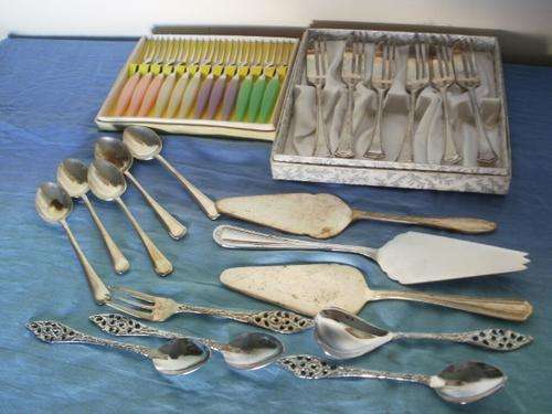 X2 boxed cutlery and some cutlery for tea time (15 pieces)