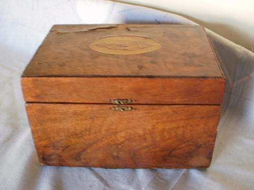 LOVELY VENEER WOODEN JEWELLERY BOX WITH INLAY
