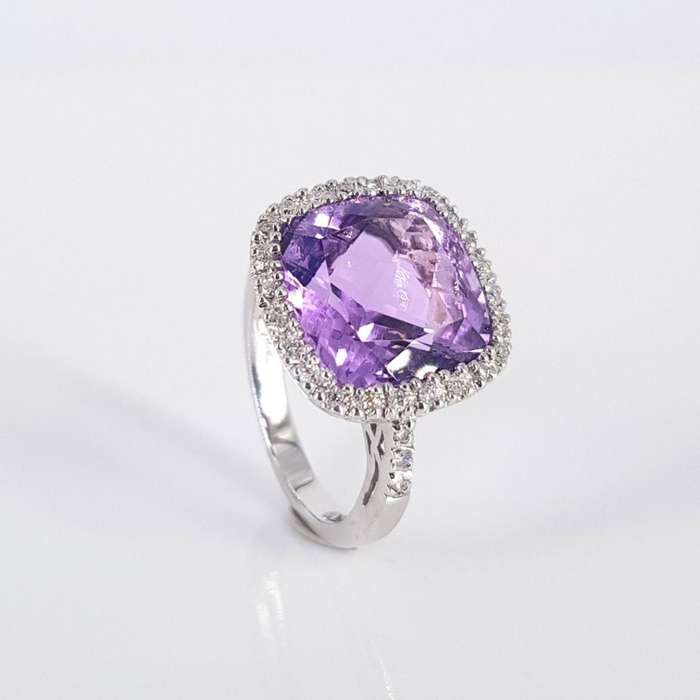 14CT WHITE GOLD DIAMOND AND AMETHYST RING