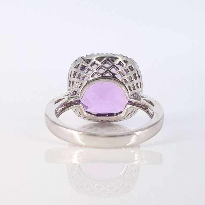 14CT WHITE GOLD DIAMOND AND AMETHYST RING