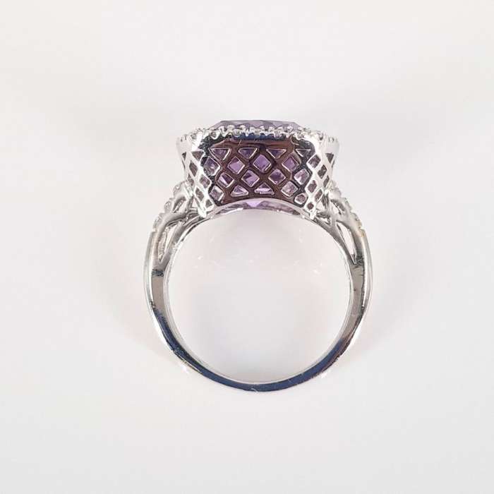 14CT WHITE GOLD DIAMOND AND AMETHYST RING