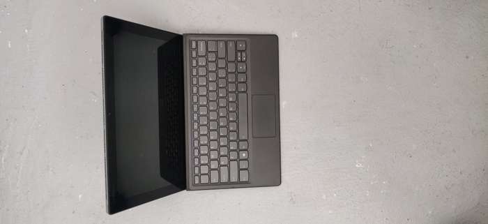 *2-in-1* Lenovo Miix 520 Touch Core i7 8550u, 256GB SSD, 8GB DDR4, Windows 11