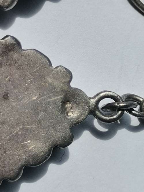 925 SILVER EARRINGS WITH UNKNOWN BLACK STONE. WEIGHT: 7.32 GRAMS TOTAL.