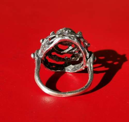 SILVER RING WITH GREEN STONE. WEIGHT: 6.64 GRAMS. 2ND HAND.
