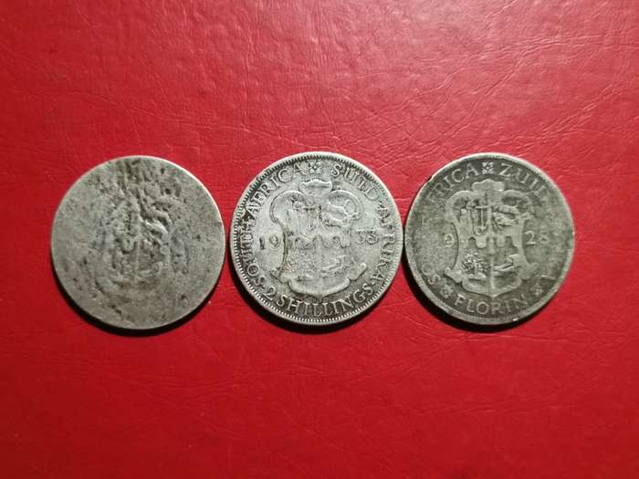 3 X SA UNION SILVER 2 SHILLINGS. 1933/1928. 80% SILVER. BID PER COIN TO TAKE ALL.