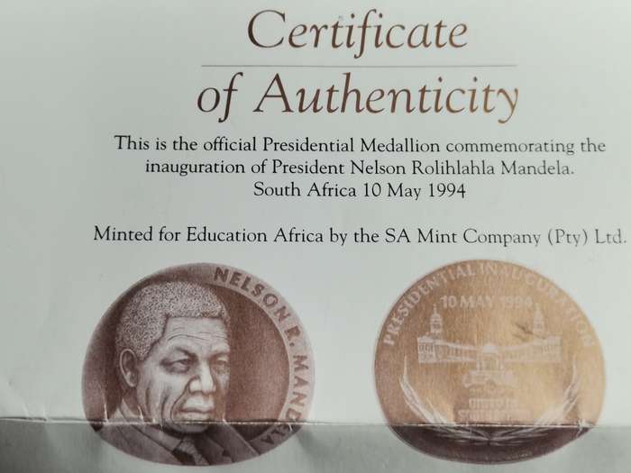 HUGE FNB MANDELA MEDALLION IN BOX WITH CERTIFICATE. WEIGHT: 195 GRAMS.