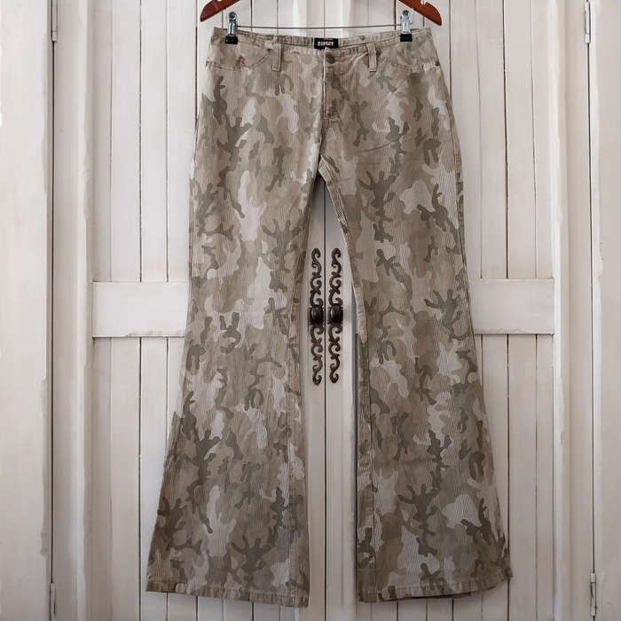 SOVIET LOW-RISE CAMO FLARE LEG JEANS W30 - CAMO