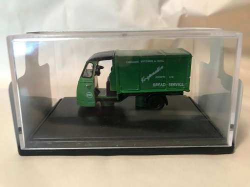 Oxford Diecast 76WE004 Wales and Edwards `Standard` van in `Co-op Bread Service` livery