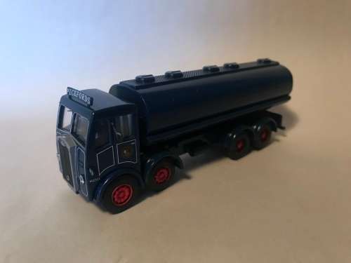 Base Toys D-61 Albion tanker `Pickfords`