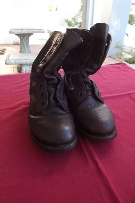 Pair of genuine leather brown SADF boots by DWS.Size 5 army size 232.From 2008 issue.