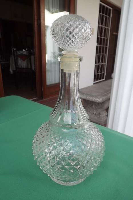 Pretty Glass Decanter in Unique Rounded Shape with Stopper - height 24.5cm