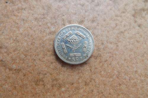 S.A 1963 Van Riebeeck silver 5c coin in UNC condition