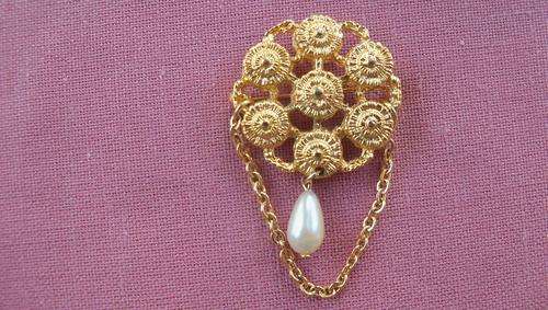 Vintage Brooch as per scan