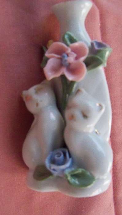 Flower vase with 2 little Kittens + Flower decoration