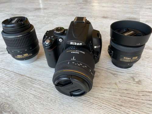 Nikon D5000 with 50mm DG Sigma Macro lens (1:2.8)