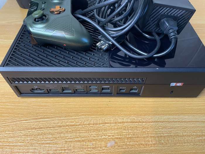 Microsoft Xbox One - 500GB + 1  Xbox Custom Controller