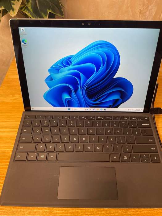 Microsoft Surface Pro 4 - Intel Core i5 256GB/8GBRAM Wi-Fi Only