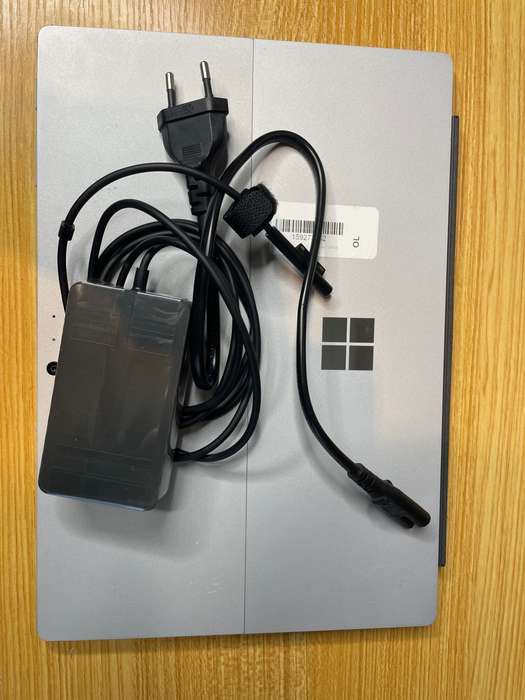 Microsoft Surface Pro 4 - Intel Core i5 256GB/8GBRAM Wi-Fi Only