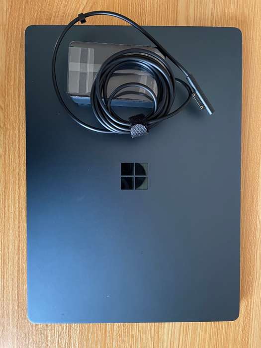 Microsoft Surface 2 Laptop 13.5" Core i5, 8GB RAM, 256SSD
