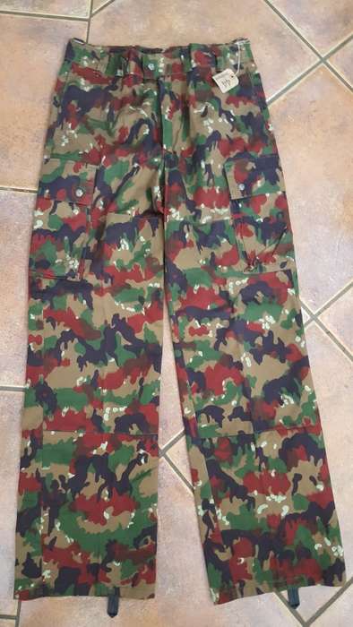 excellent condition Swiss Taz 57 camo combat trousers waist size 34/36 - no damage almost new