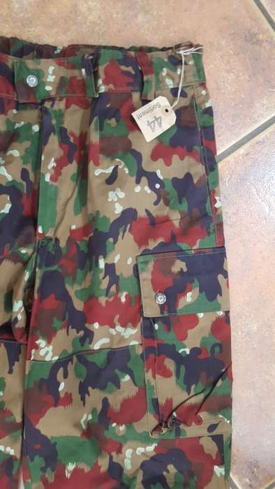 excellent condition Swiss Taz 57 camo combat trousers waist size 34/36 - no damage almost new