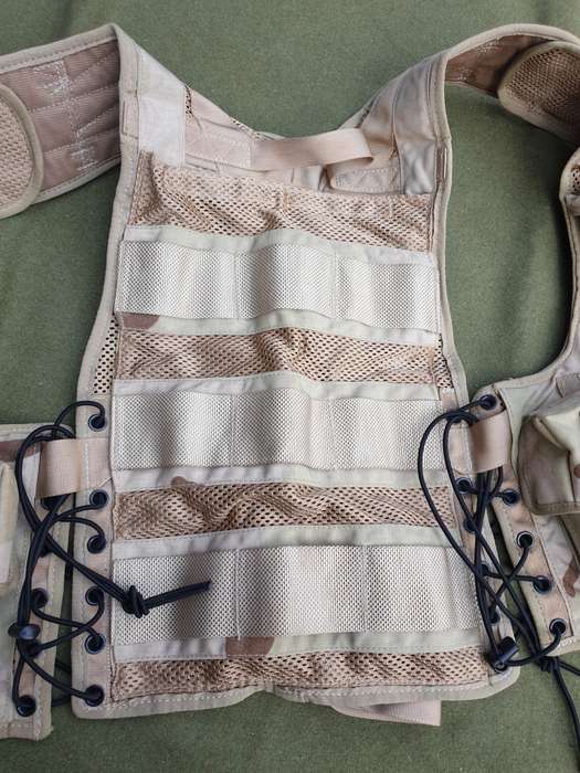 original (confirmed) UAE (Dubai) armed forces used hot extraction assault vest deset camo 20rd mags