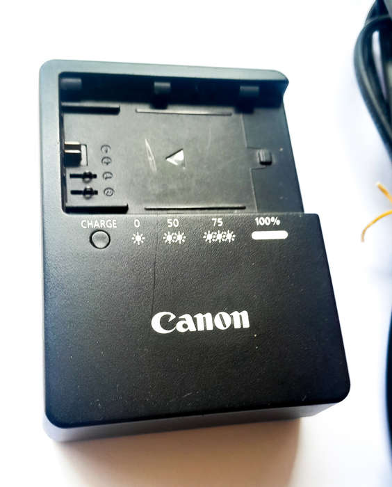 Canon LC-E6E battery Charger