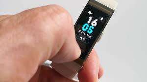 ***WOW**HUAWEI BAND 3 PRO SMART WATCH IN BOX WITH CHARGER ETC**GOLD/CREAM COLOUR**R99 FREIGHT*