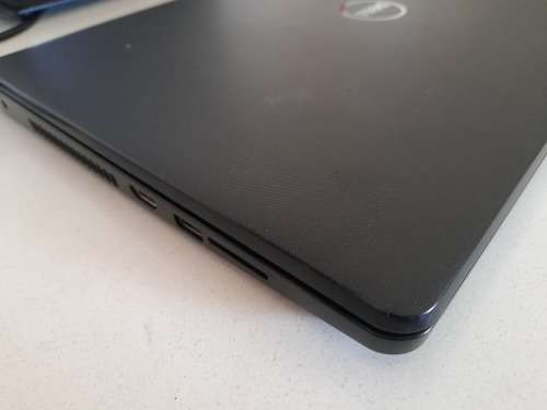 *DELL INSPIRON 15 LAPTOP*LOOKS LIKE NEW WITH CHARGER*POWERS ON ,BLANK SCREEN*