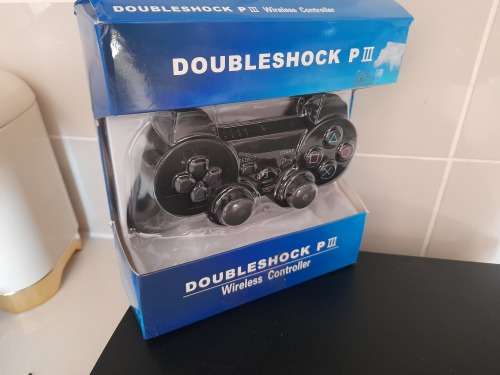 ***SONY PLAYSTATION 3 WITH NEW REMOTE**THE CONSOLE DOES NOT POWER ON, NOT TESTED FURTHER**