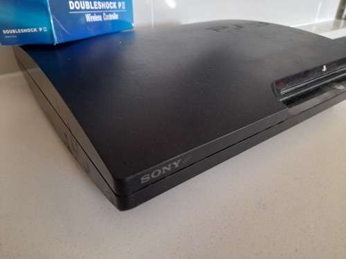 ***SONY PLAYSTATION 3 WITH NEW REMOTE**THE CONSOLE DOES NOT POWER ON, NOT TESTED FURTHER**