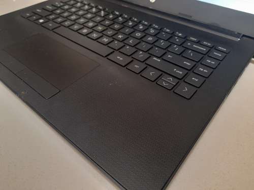*MONTH END MADNESS**HP 14-CM0099NI LAPTOP*CRACKED SCREEN,REST OF LAPTOP LIKE NEW*R4000 NEW IN STORE