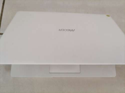 *LIQUIATION STOCK*MECER Z140 C LAPTOP(WHITE) NO POWER CORD NOT TESTED**