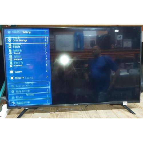 *LIQUIDATION ITEM*HISENSE 55 INCH UHD SMART TV WITH REMOTE**SCREEN GLITCHES**SOLD AS IS**