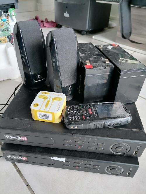 *BULK LOT OF ELECTRONICS*2 X PROVISION 16CH DVRS.2 X UPS BATTERIES,RUG GEAR RADIO,SPEAKERS*