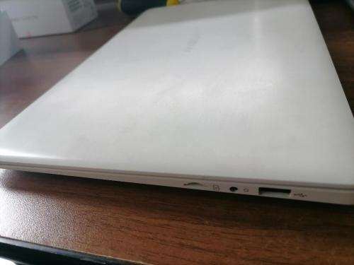 *WOW R30 FREIGHT*MECER Z140C LAPTOP*NO CHARGER NOT TESTED*STILL GOT PLASTIC ON SCREEN*