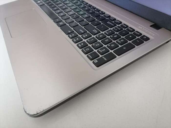 *FLASH FRIDAY SALE*R30 FREIGHT*ASUS VIVOBOOK AMD A4 LAPTOP, 8GB RAM,W10/OFFICE,CHARGER,BATTERY 100%