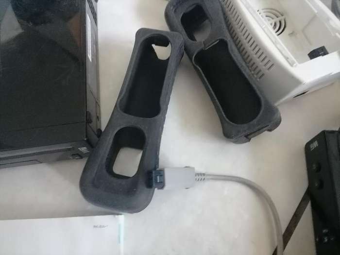 *SHOP CLOSURE*R30 FREIGHT**NINTENDO WII WITH CONSOLS,POWER CABLES,GAME ETC*POWERS ON**SOLD AS IS**