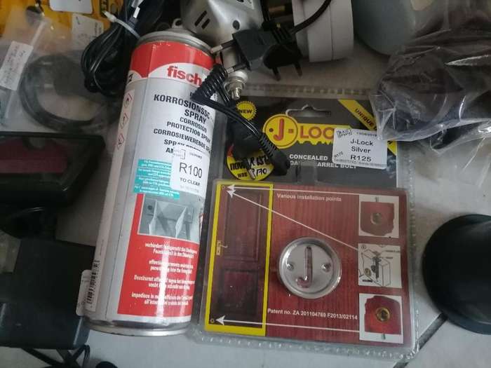 *SHOP CLOSURE*R30 FREIGHT*BULK LOT OF ELECTRONICS,GADGETS,LIGHTS,TIMERS ETC ETC**