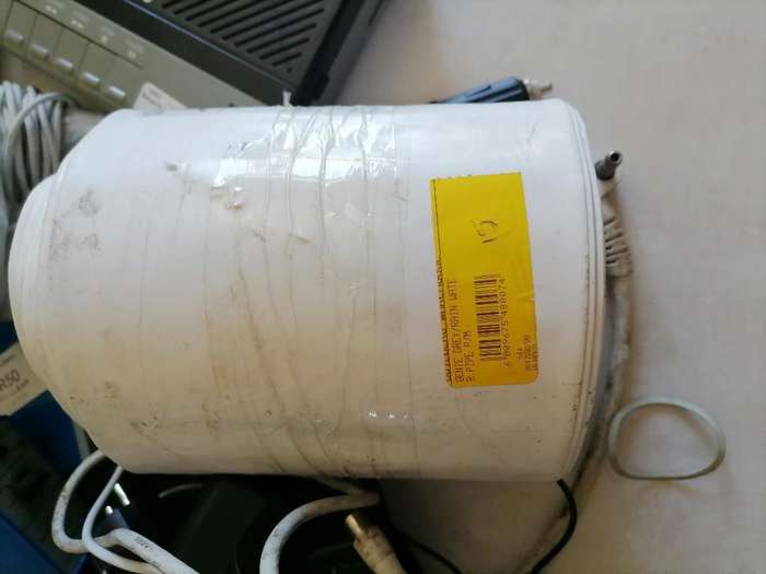 *SHOP CLOSURE*R30 FREIGHT*BULK LOT OF ELECTRONICS**CABLES.PLUGS,PC STUFF,REMOTES ETC ETC