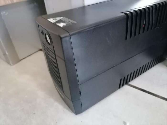 *HOTEL CLOSURE**R30 FREIGHT*2 X UPS*MECER 650VA+FSP 600VA*FAULTY/UNTESTED*ONE BID FOR BOTH**