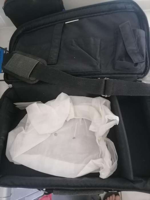 **BOKKE DAY DEALS**R30 FREIGHT**EPSON LCD PROJECTOR EMP-740 IN CARRY BAG*TOP QULAIRT*R8000 NEW