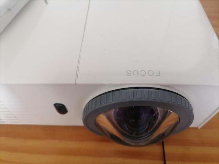 *BARGAIN BUY*DELL S320 SHORT THROW DLP PROJECTOR,3000 LUMENS*R9000 VALUE -GRAB IT@R1299!!!!!