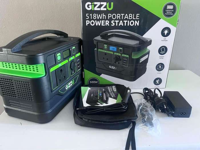 **LAST OF THE LOT**GIZZU 518 PORTABLE POWER STATION IN BOX WITH ACCESSORIES