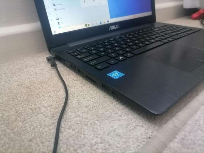 ASUS X553M LAPTOP*8GB RAM,750GB HDD,WINDOWS 10, CHARGER